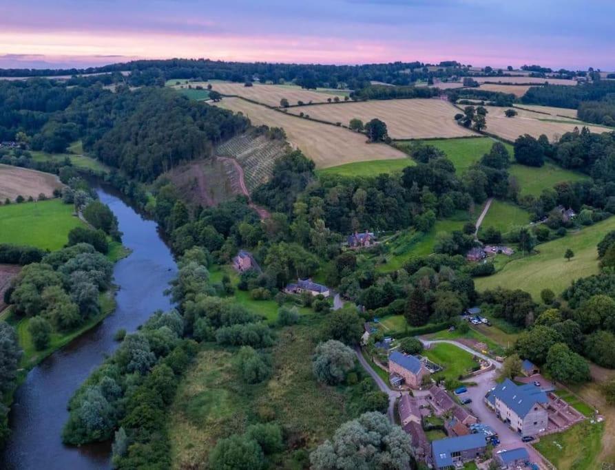 Cosy Cottage On Banks Of River Wye Foy Exterior photo
